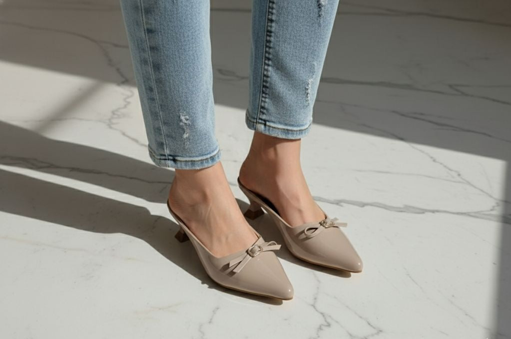 Pointed-toe kitten-heel mules
